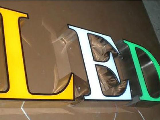 鲁甸介绍LED招牌的基础知识。