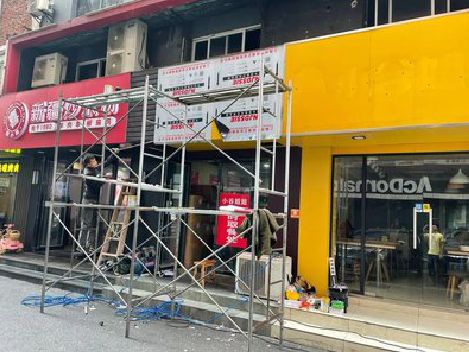 鲁甸制作广告招牌如何避免它发黄？